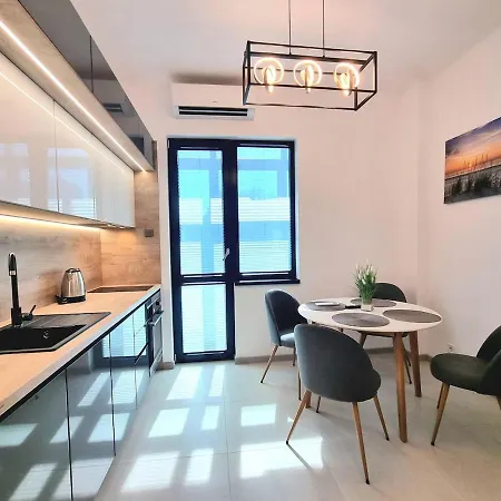Bright & Modern Luxury Family *