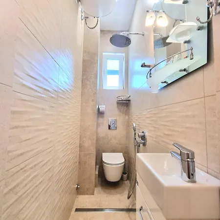 Bright & Modern Luxury Family *